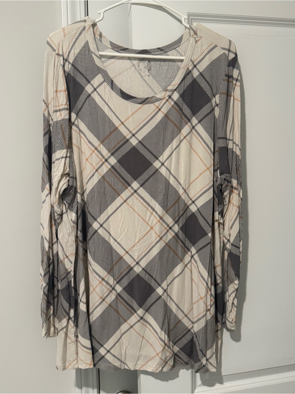 Women’s Plaid Long-Sleeve Top in Cream and Gray
